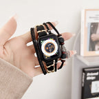 Correa Apple Watch multicapa trenzada, con perlas de madera y colgante de hoja, estilo bohemio, modelo Trossa