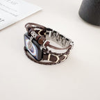 Correa Apple Watch multicapa trenzada, con perlas de madera y colgante de hoja, estilo bohemio, modelo Trossa