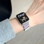 Correa Apple Watch de tela tejida, motivos ondulados de colores, detalles de ante, modelo Claire
