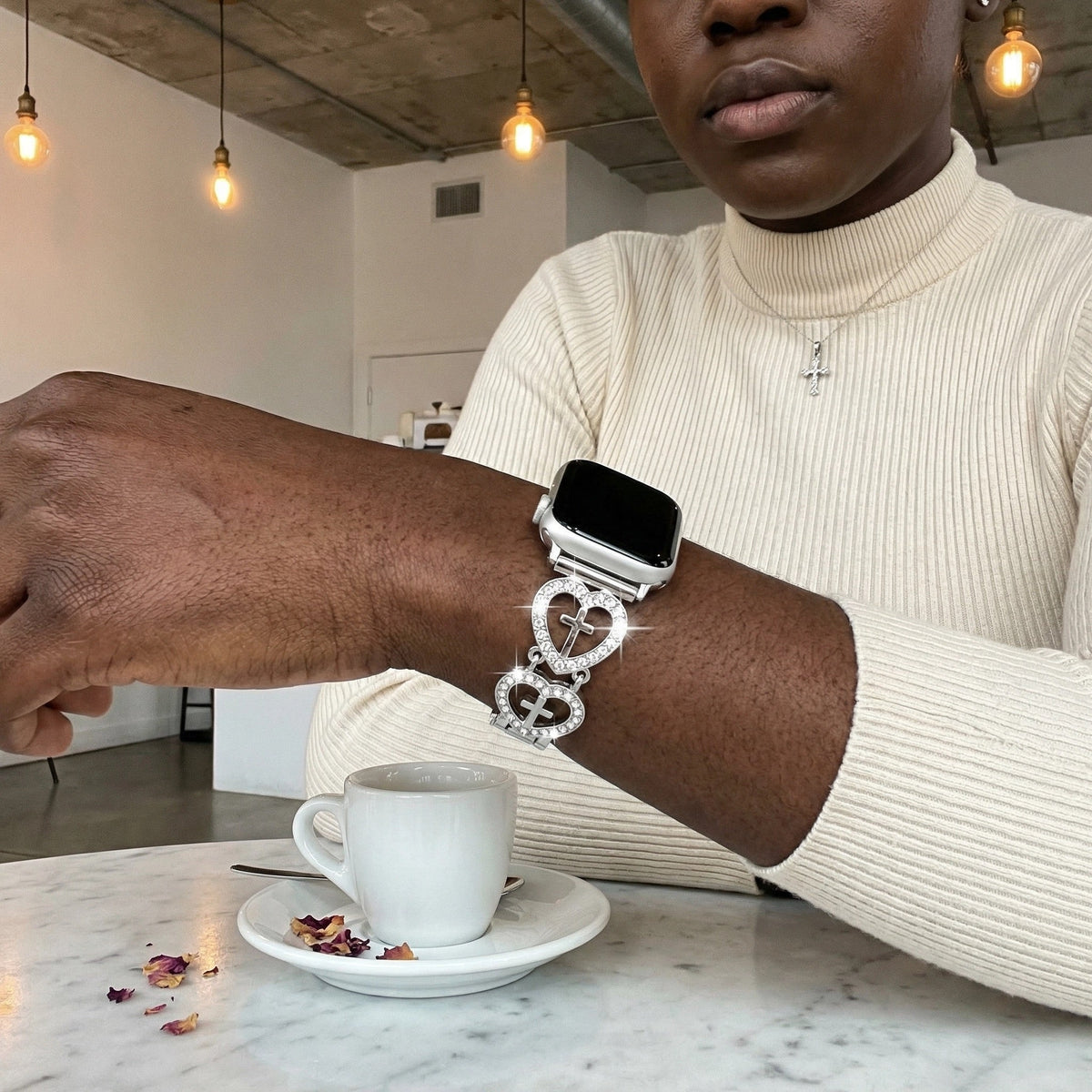 Correa para reloj inteligente de mujer, motivo de corazón y cruz, eslabones a presión, acabado plateado o dorado, joya religiosa moderna, modelo Relika