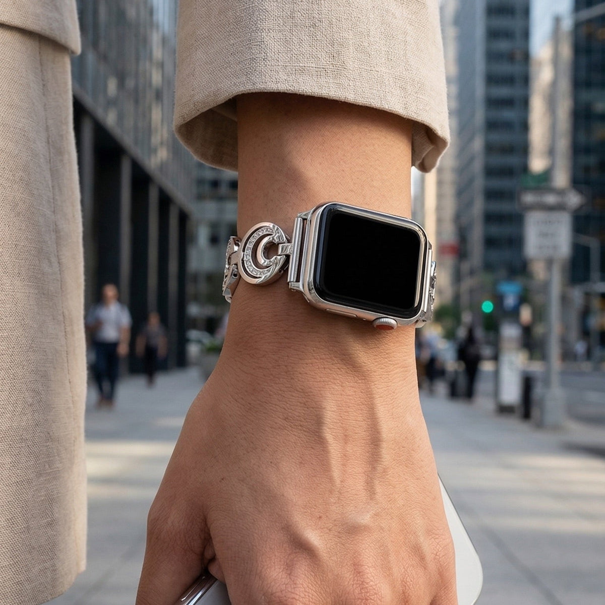 Correa Apple Watch con eslabones circulares con motivo de luna engastados de circonitas, modelo Gipsy