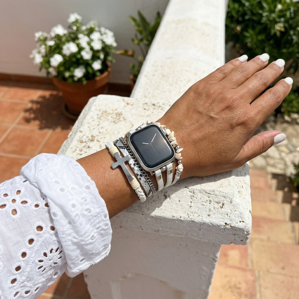 Correa multivueltas para Apple Watch, cuero, cuentas de piedras naturales, cruz cristiana, cadena de acero inoxidable, cierre de eslabones desmontables, modelo Laytone