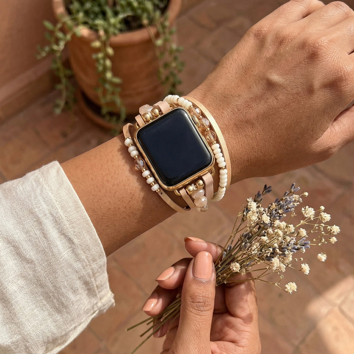 Correa multivueltas para Apple Watch, tiras y perlas brillantes, cierre a presión, modelo Yika