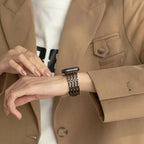 Correa Apple Watch de acero inoxidable, cinco capas caladas, acabado con pedrería, modelo Princia