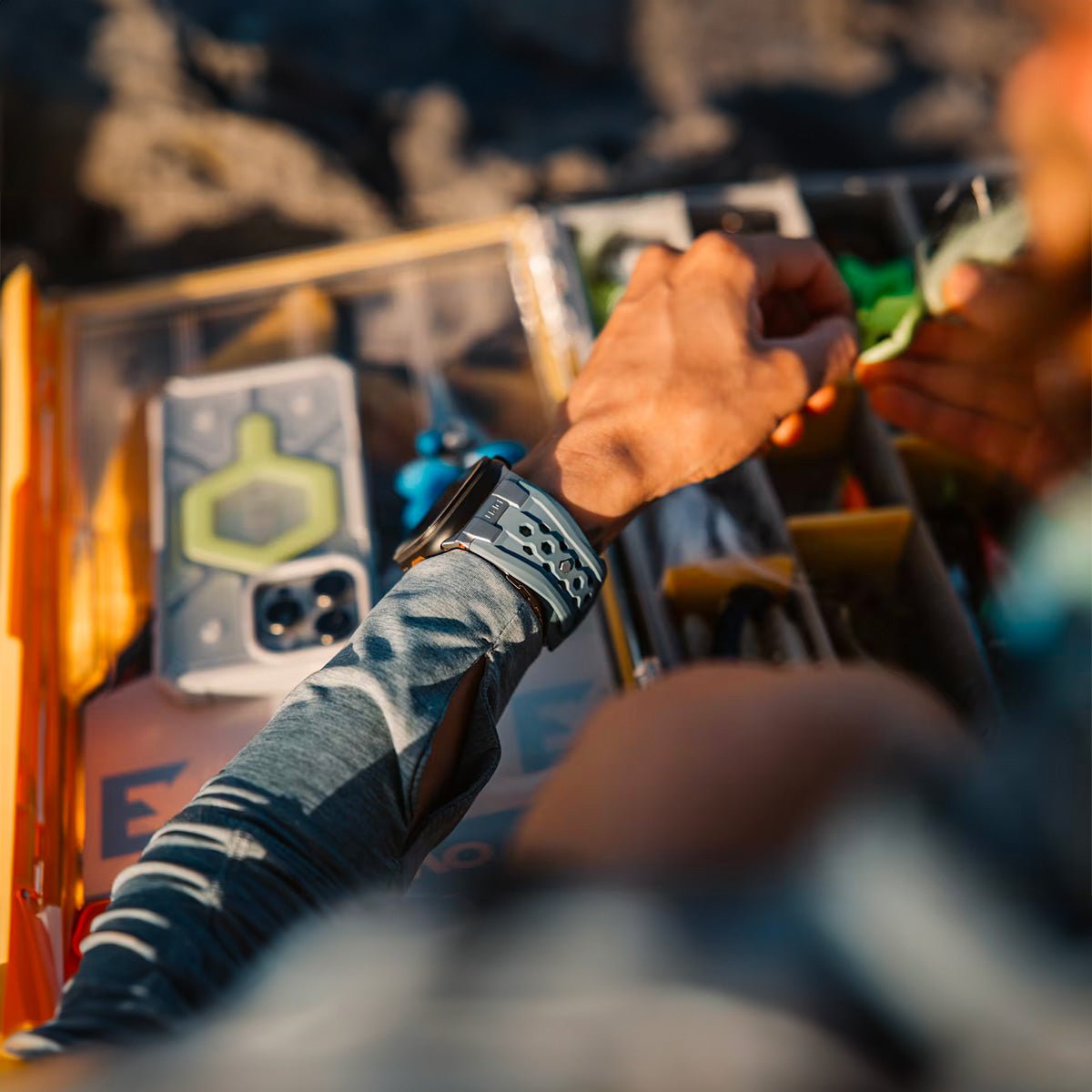 Correa de silicona perforada para Apple Watch, diseño outdoor, conectores metálicos, modelo Serdak