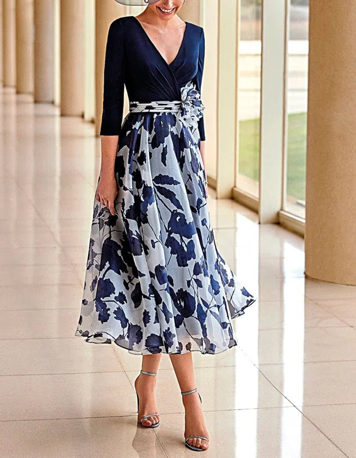 Vestido midi azul marino y blanco con cuerpo drapeado y falda de gasa floral - LOVRA DESIGN