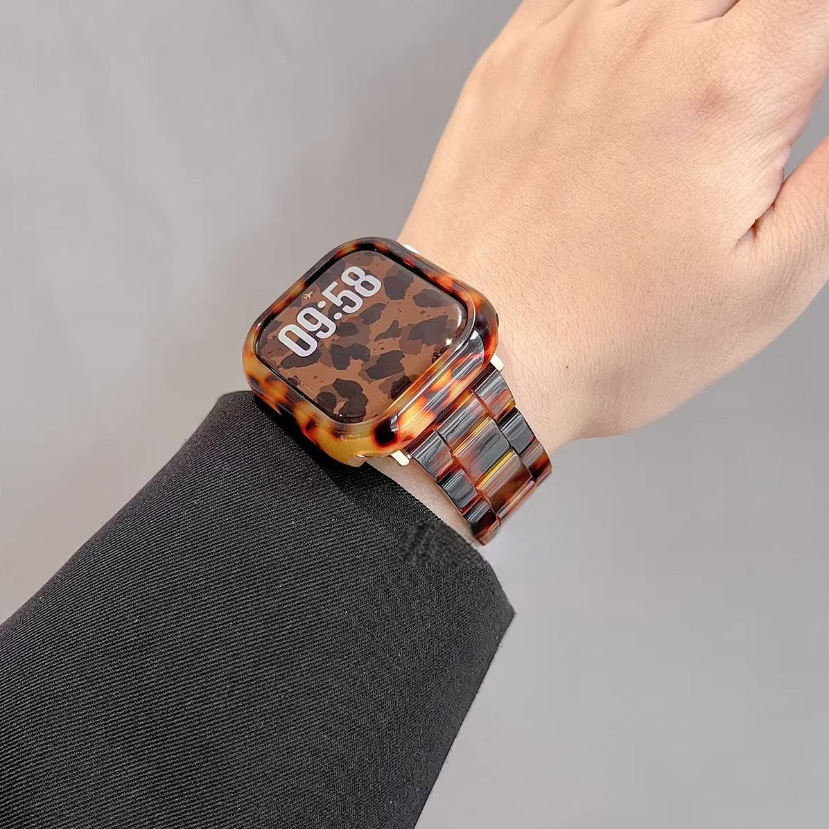 Funda integral con correa para Apple Watch, de eslabones de resina efecto leopardo, estilo atrevido y moderno, modelo Kidine