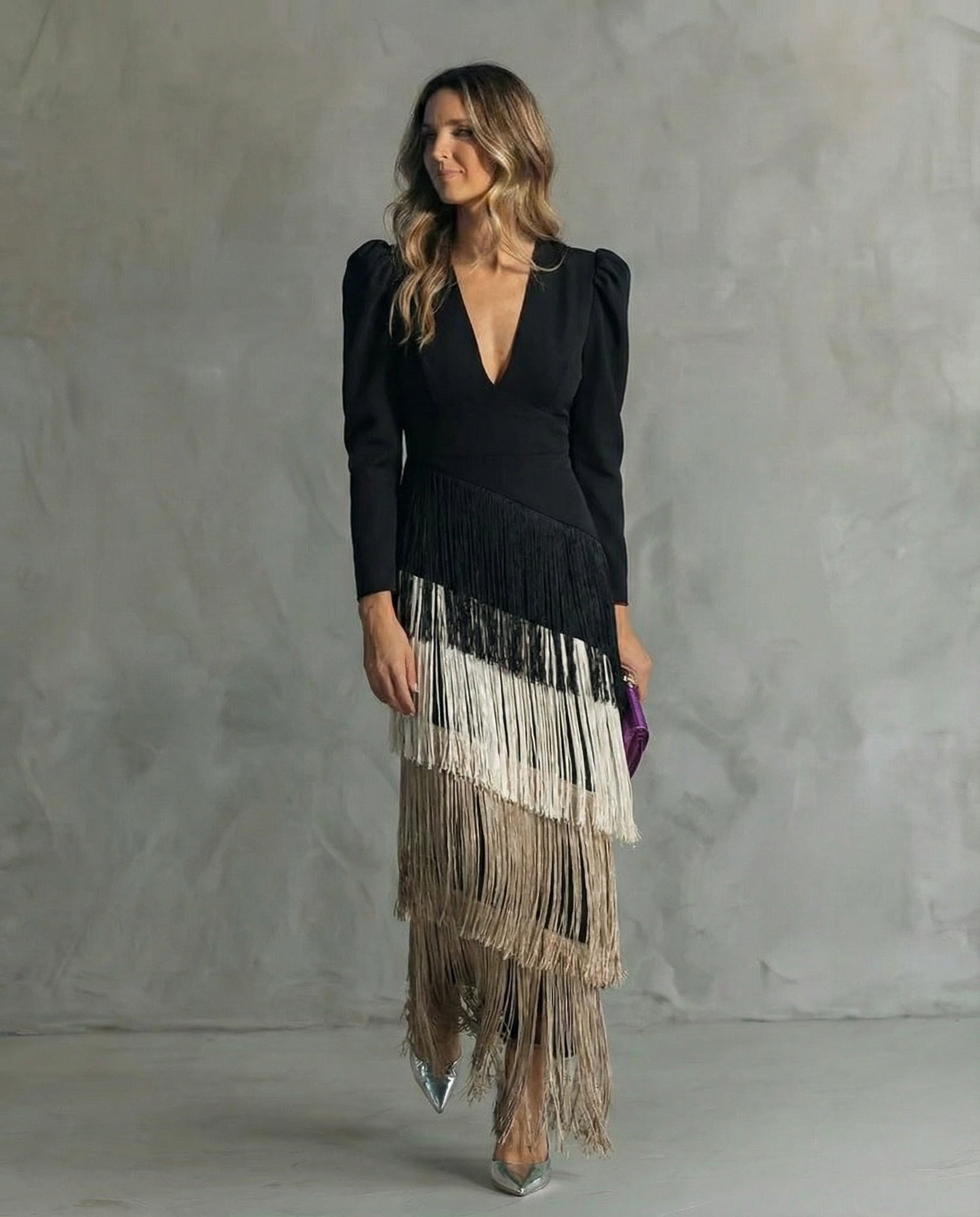 Elegante Vestido Midi Con Mangas y Flecos
