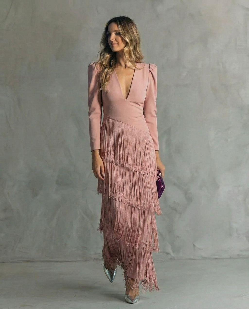 Elegante Vestido Midi Con Mangas y Flecos