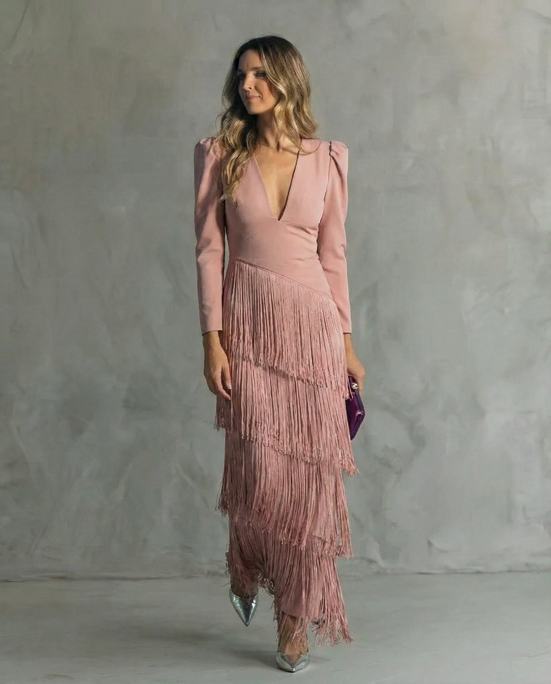 Elegante Vestido Midi Con Mangas y Flecos