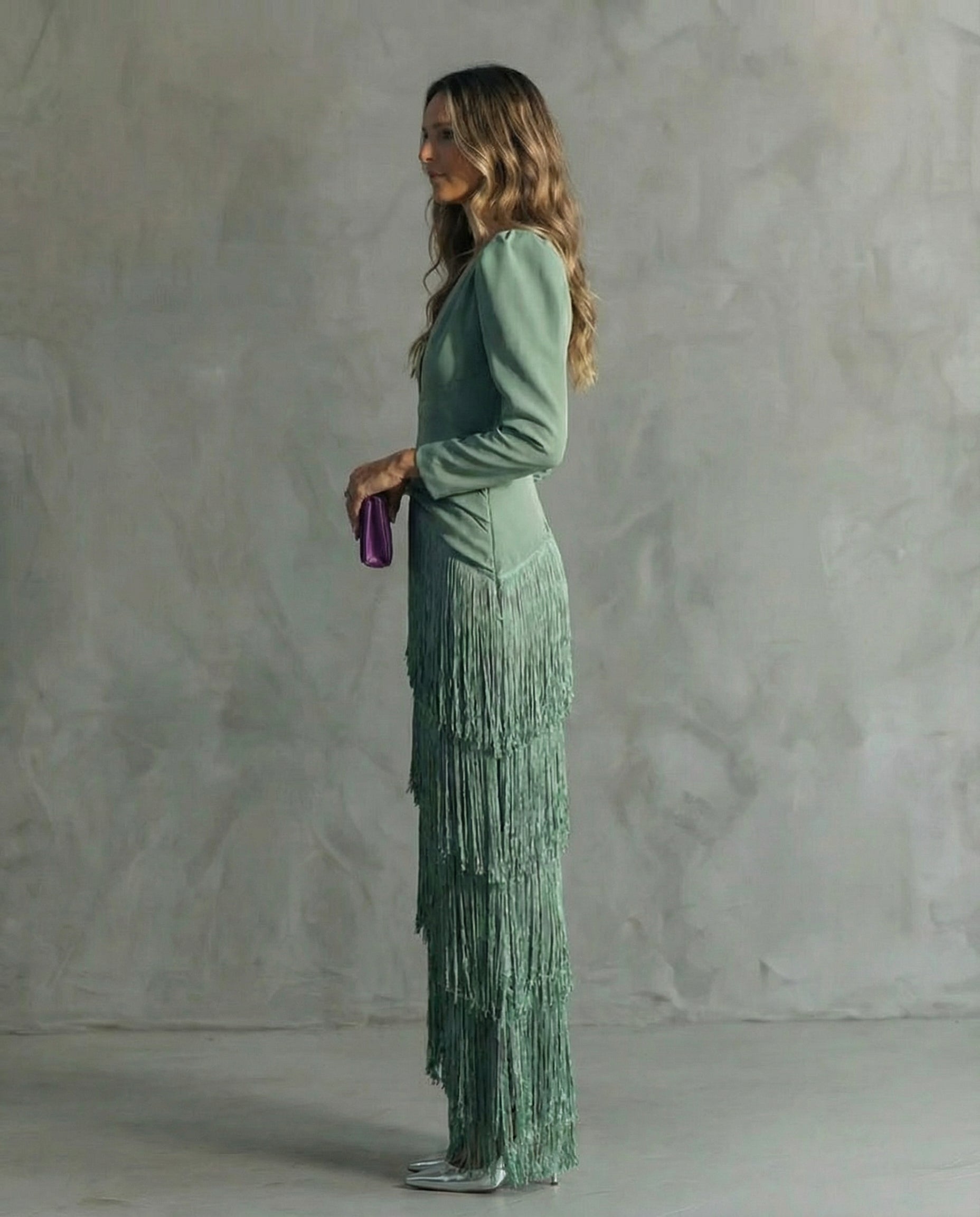 Elegante Vestido Midi Con Mangas y Flecos