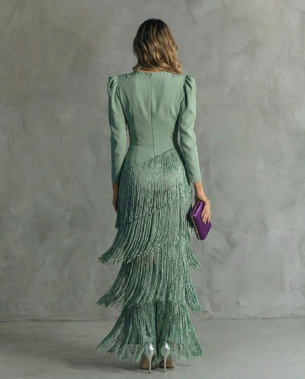 Elegante Vestido Midi Con Mangas y Flecos