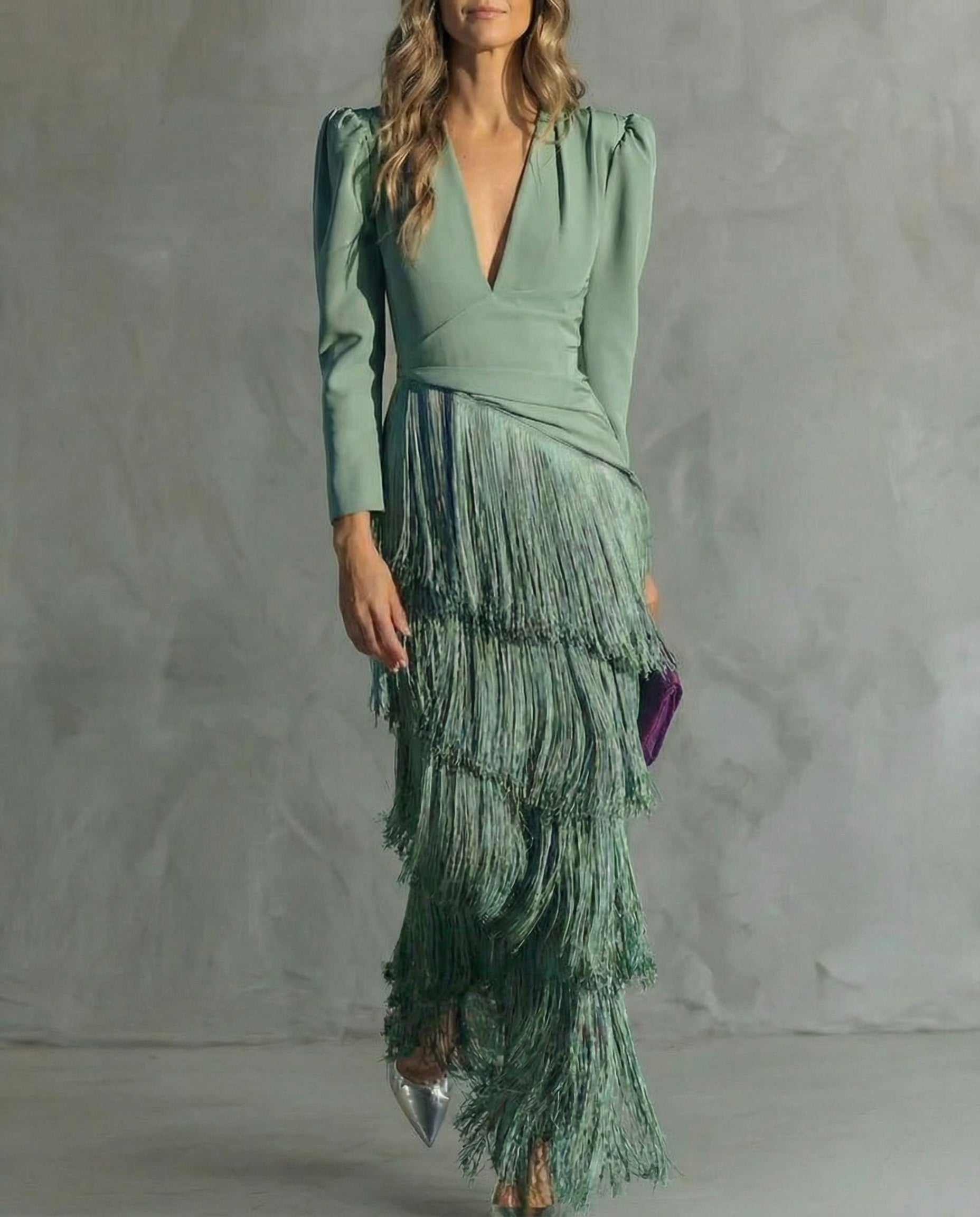 Elegante Vestido Midi Con Mangas y Flecos