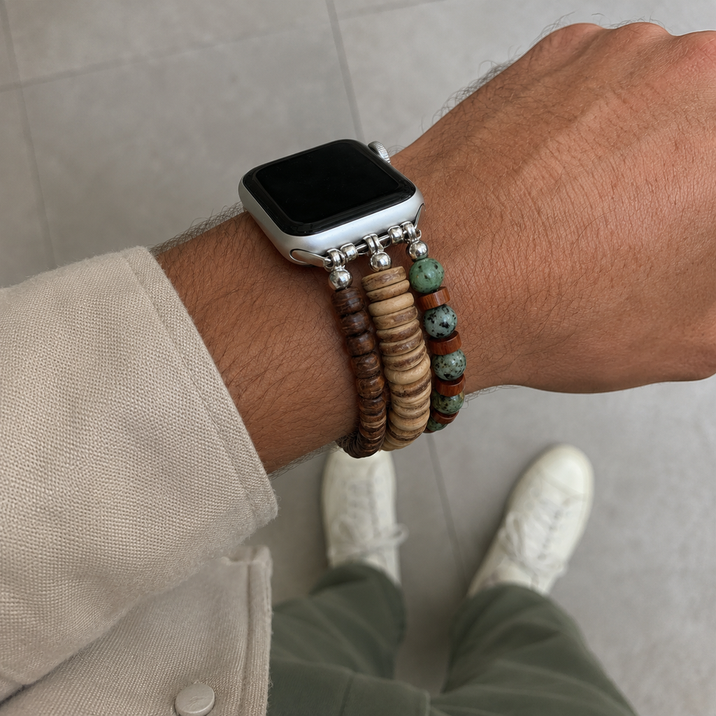 Pulsera multihilera para Apple Watch, que combina la elegancia de la madera natural con el brillo de la turquesa africana, modelo Yidza
