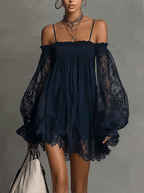 Vestido Mini Azul Marino de Encaje con Hombros Fríos