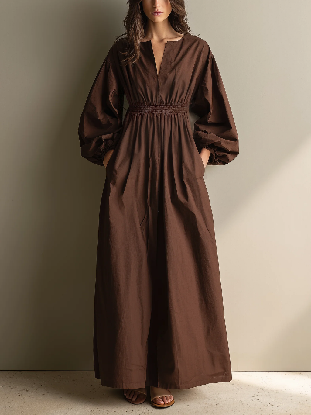 Vestido largo de algodón y lino marrón con escote en V y cintura elástica