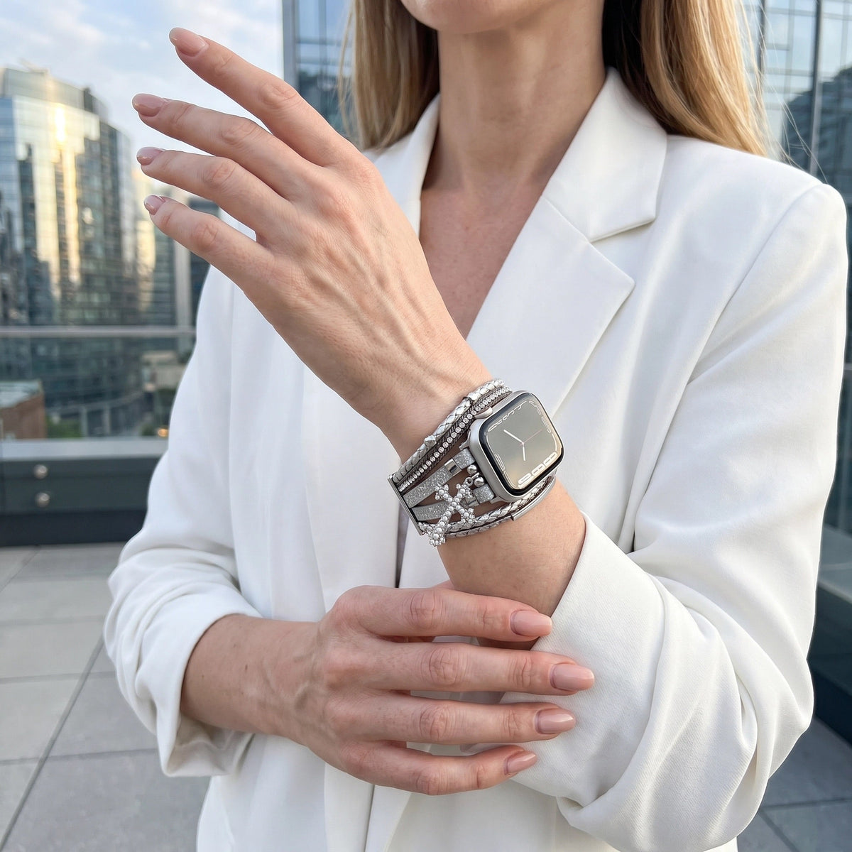Correa Apple Watch multicapa para mujer, correa de material sintético con cruz cristiana, eslabones ajustables a presión, modelo Stravada
