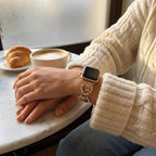 Correa Apple Watch para mujer, malla de aleación con motivo de corazón, joya con huella de pata, accesorio elegante para reloj inteligente, regalo ideal para amantes de los animales, modelo Patoune