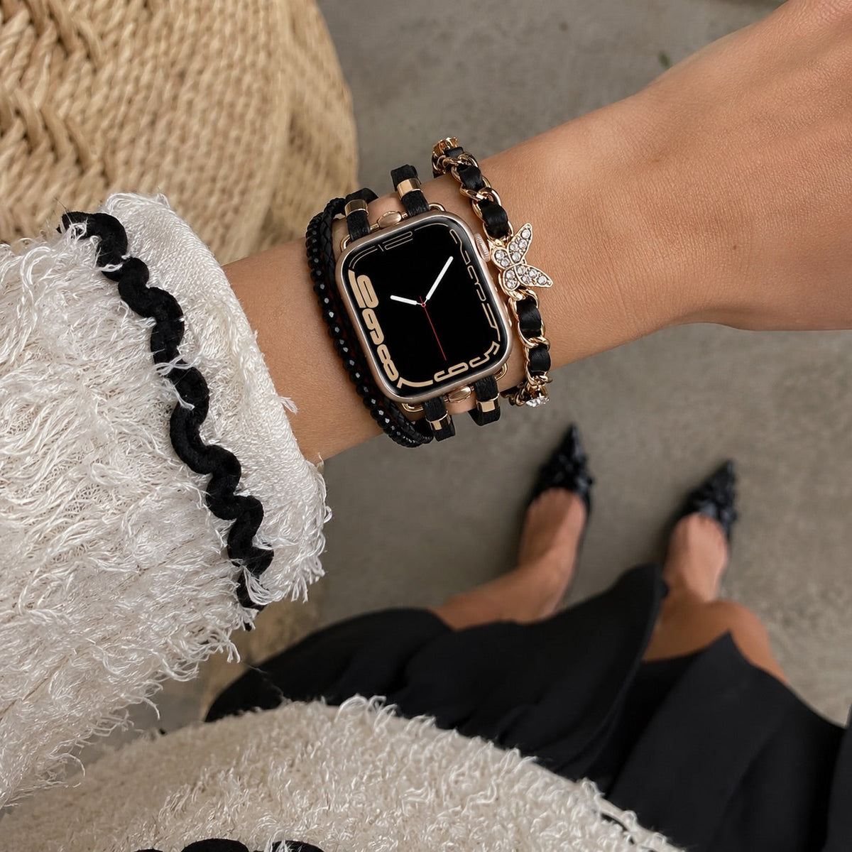Correa Apple Watch multicapa, ajustable con eslabones y charm de mariposa, chic y elegante, modelo Zoune