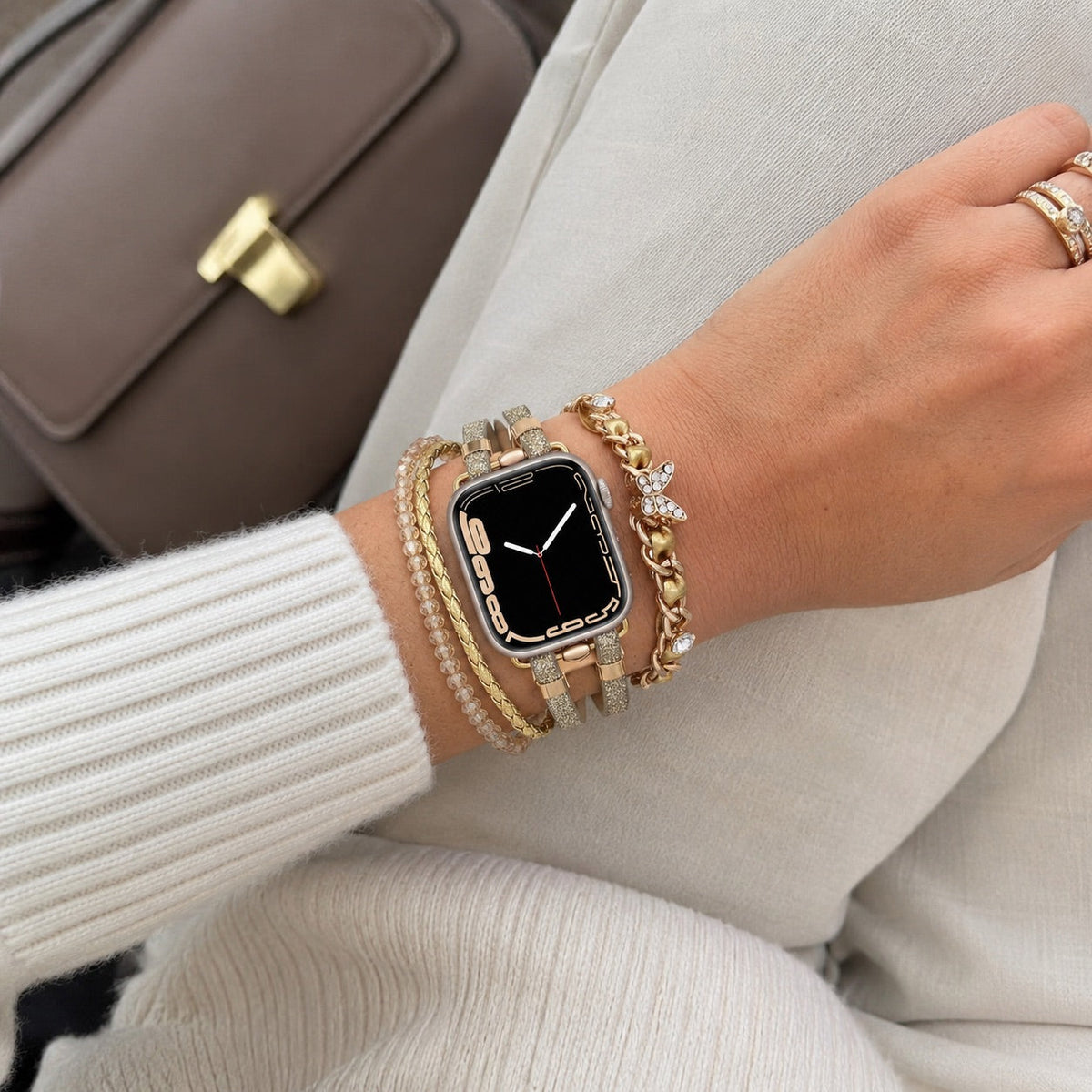 Correa Apple Watch multicapa, ajustable con eslabones y charm de mariposa, chic y elegante, modelo Zoune
