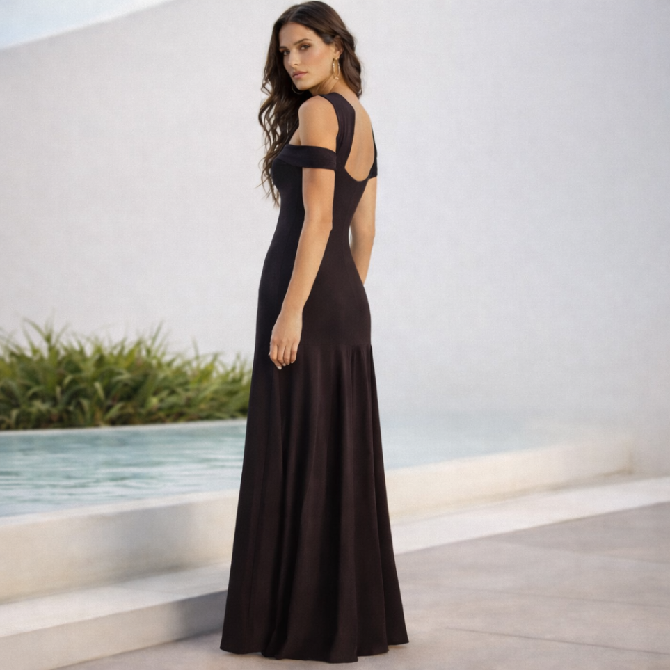 Vestido Oli Negro Silueta Drapeada y Hombros Descubiertos