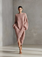 Vestido midi de punto efecto visón crema con abertura asimétrica
